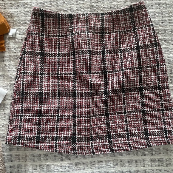 Red/Black Plaid Pattern Mini Skirt - Picture 3 of 3